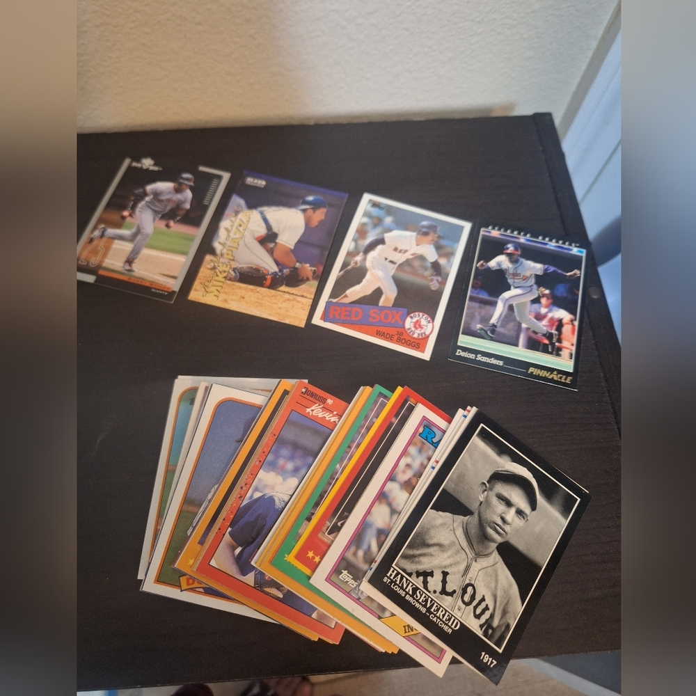 Box Of Baseball Cards Opened - Picture 4 of 4